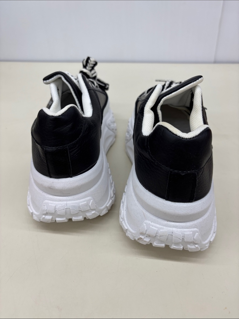 OU Xing Black & White Platform Sneakers for Women - Picture 4 of 7